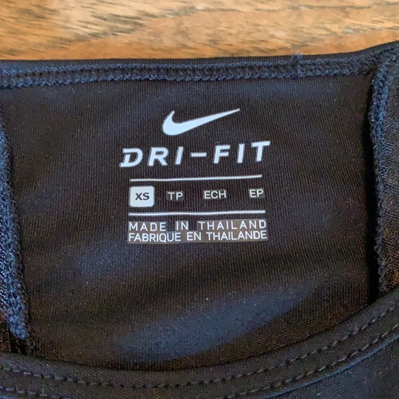 Nike top - Picture 2 of 4